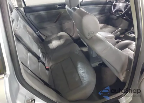 2004 Volkswagen Passat Glx z USA, uszkodzony, nr VIN WVWYH63B24E174284